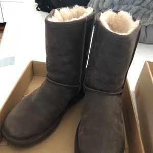 Ugg short brown leather classic Ugg’s